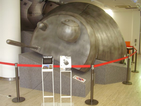 ラジオ会館2号館・謎の物体